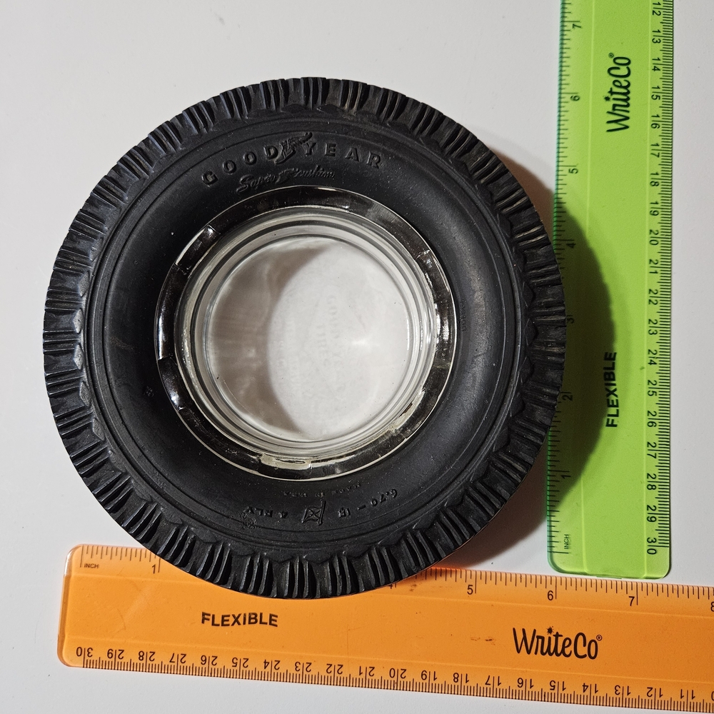 Black Tire Ashtray - Retro Automotive Decor - Picture 3 of 7